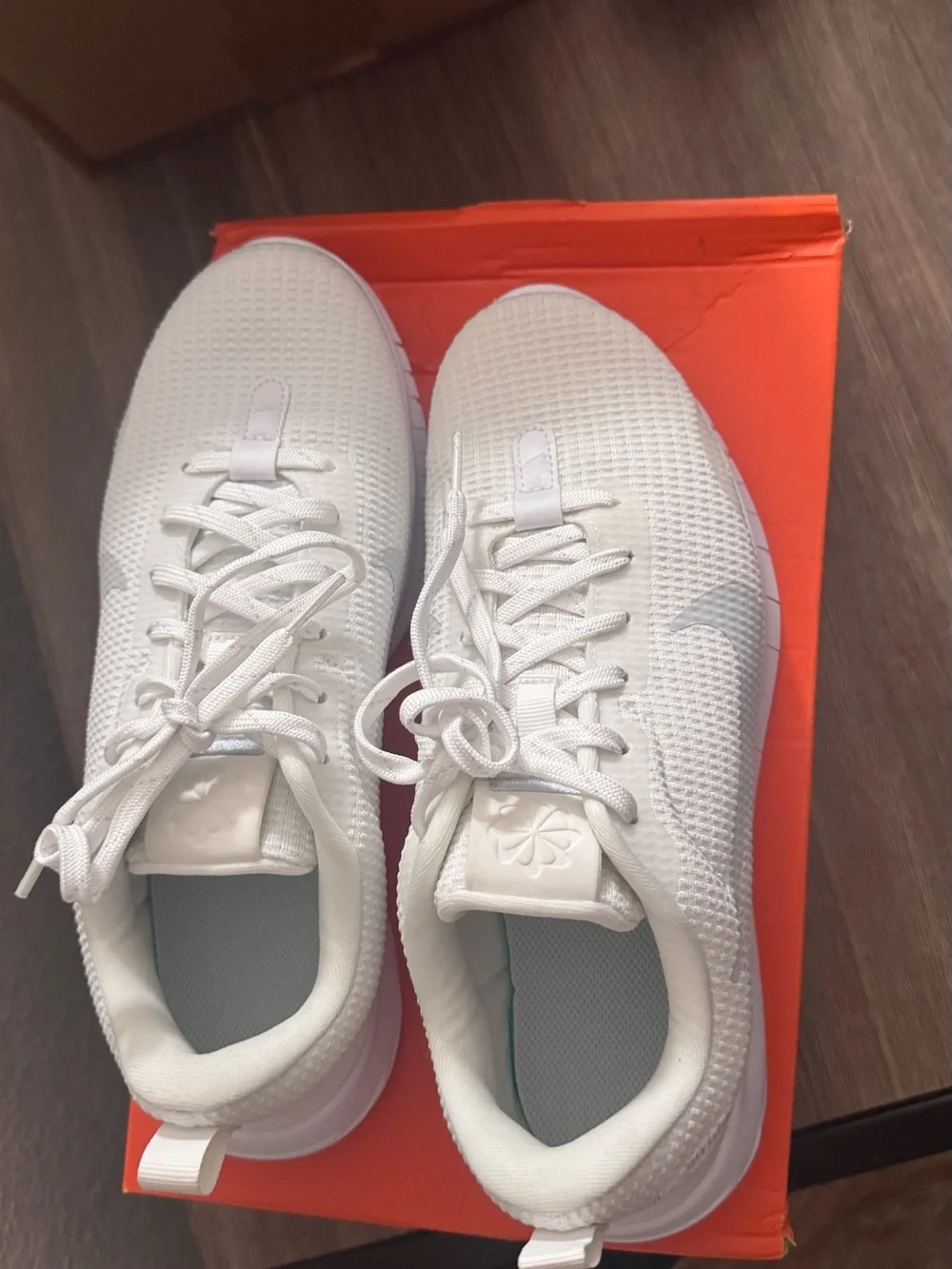 Women’s Nike flex experience run 12 white pure platinum size 8